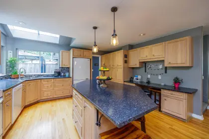 4521 Meadowbank Close, North Vancouver, BC, North vancouver — Single Family Residence for sale