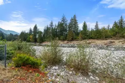 90 Robertson Crescent, Hope, BC, Hope — Single Family Residence for sale