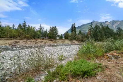 90 Robertson Crescent, Hope, BC, Hope — Single Family Residence for sale