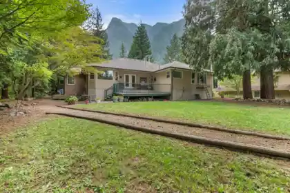 90 Robertson Crescent, Hope, BC, Hope — Single Family Residence for sale