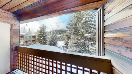 16 7001 Nesters Road, Whistler, BC, Whistler — Apartment/Condo for sale