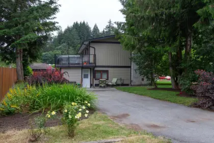 38268 Juniper Crescent, Squamish, BC, Squamish — Single Family Residence for sale