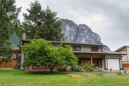 38268 Juniper Crescent, Squamish, BC, Squamish — Single Family Residence for sale
