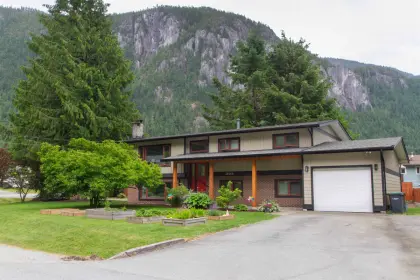 38268 Juniper Crescent, Squamish, BC, Squamish — Single Family Residence for sale