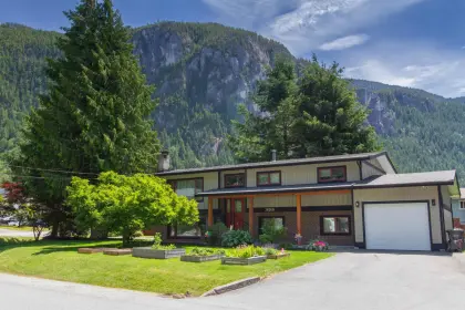 38268 Juniper Crescent, Squamish, BC, Squamish — Single Family Residence for sale