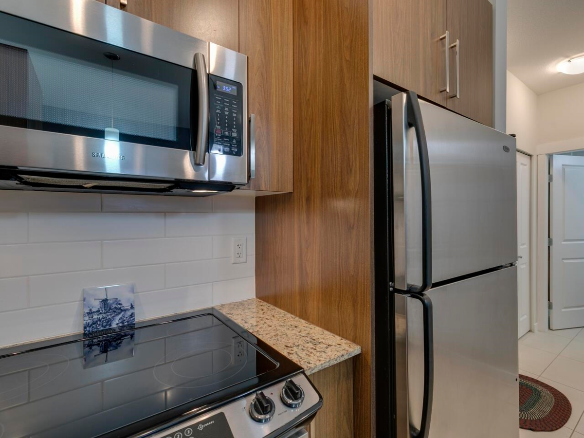 Guest Bathroom Photo of 404 2943 Nelson Place, Abbotsford, BC