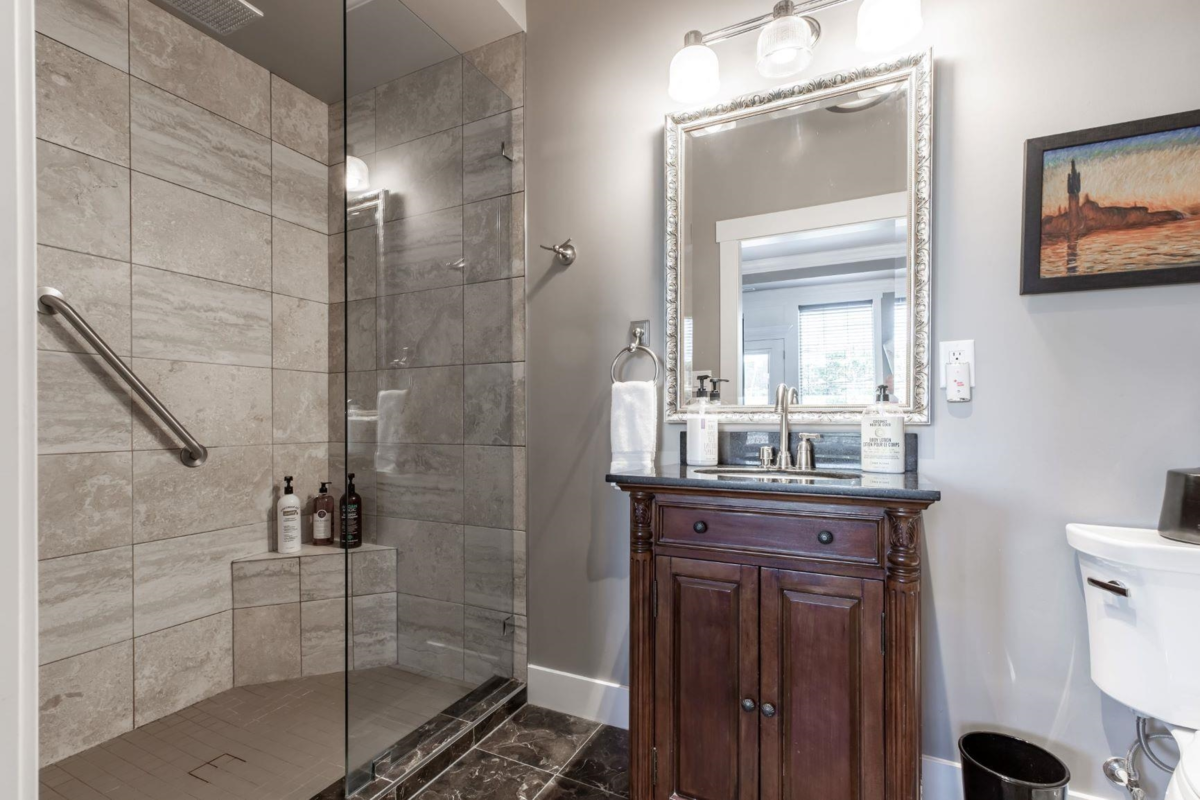 Hot Tub / Spa Photo of 2379 Chardonnay Lane, Abbotsford, BC