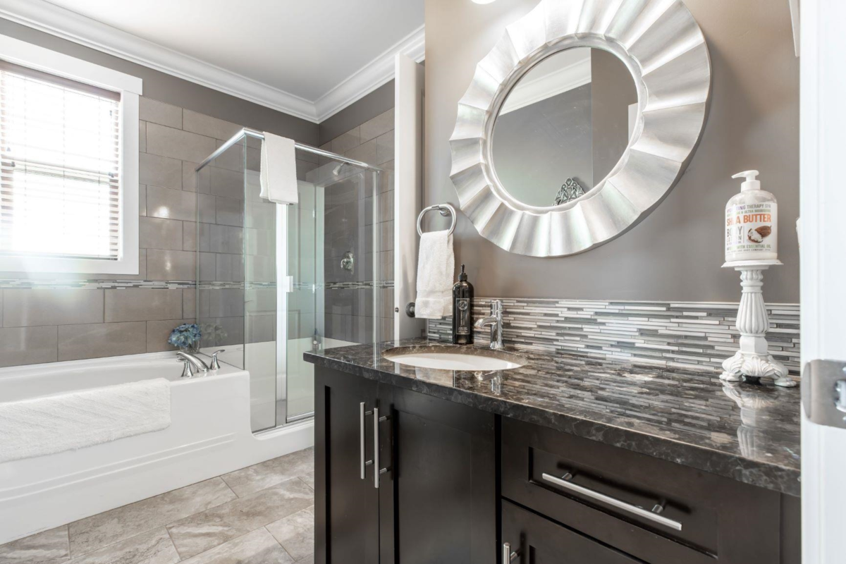 Kitchen Island Photo of 2379 Chardonnay Lane, Abbotsford, BC