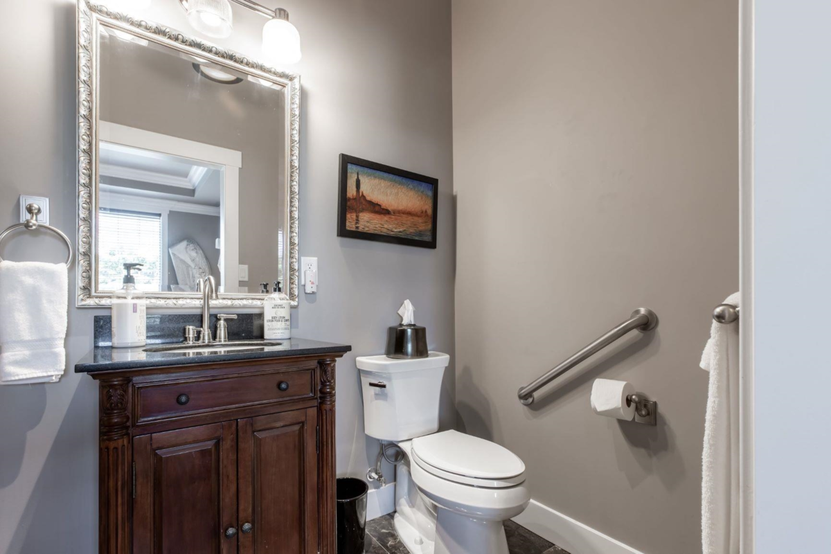 Swimming Pool Photo of 2379 Chardonnay Lane, Abbotsford, BC