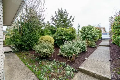 6075 Burns Street, Burnaby, BC, Burnaby — Single Family Residence for sale