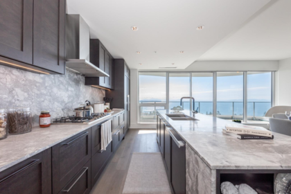 Kitchen Island Photo of 1501 1500 Martin Street, White Rock, BC