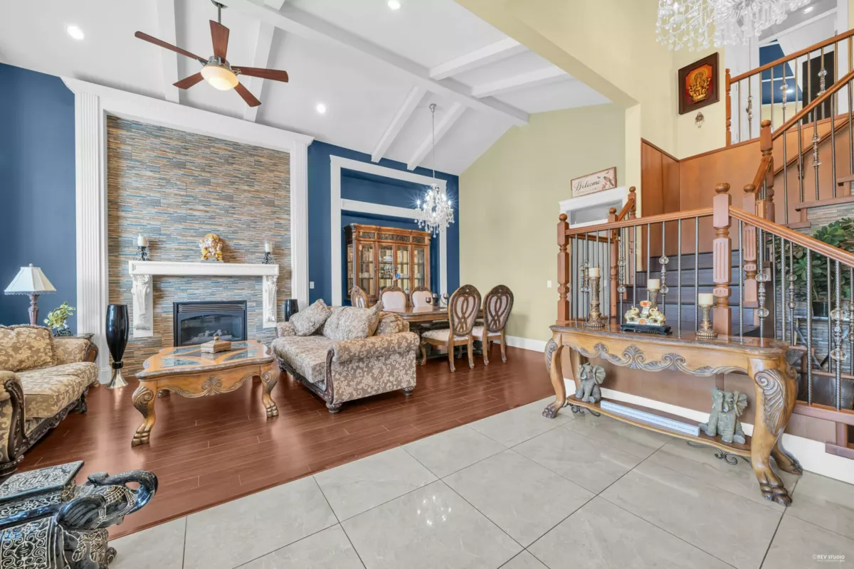 Kitchen Island Photo of 5838 124a Street, Surrey, BC