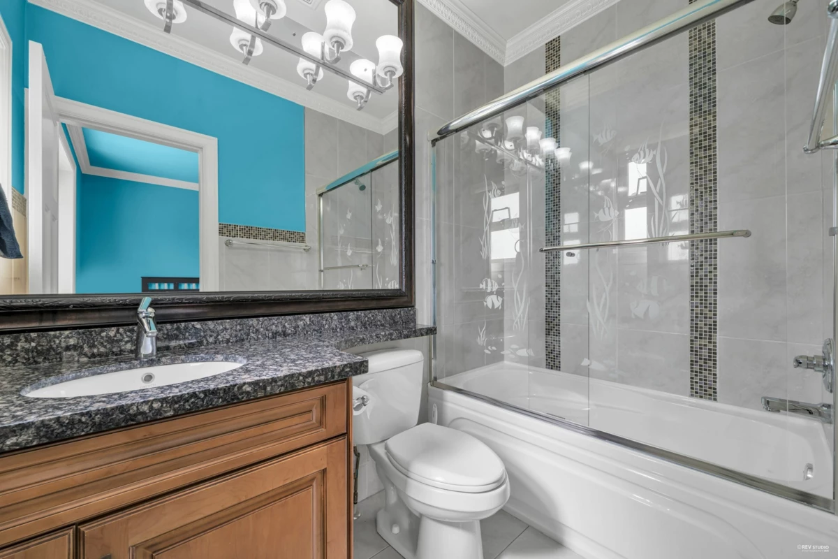 Laundry Room Photo of 5838 124a Street, Surrey, BC