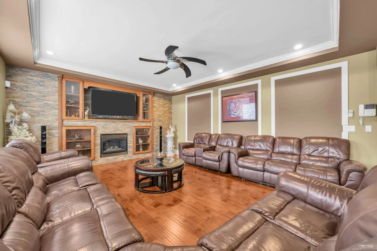 Walk-In Closet Photo of 5838 124a Street, Surrey, BC