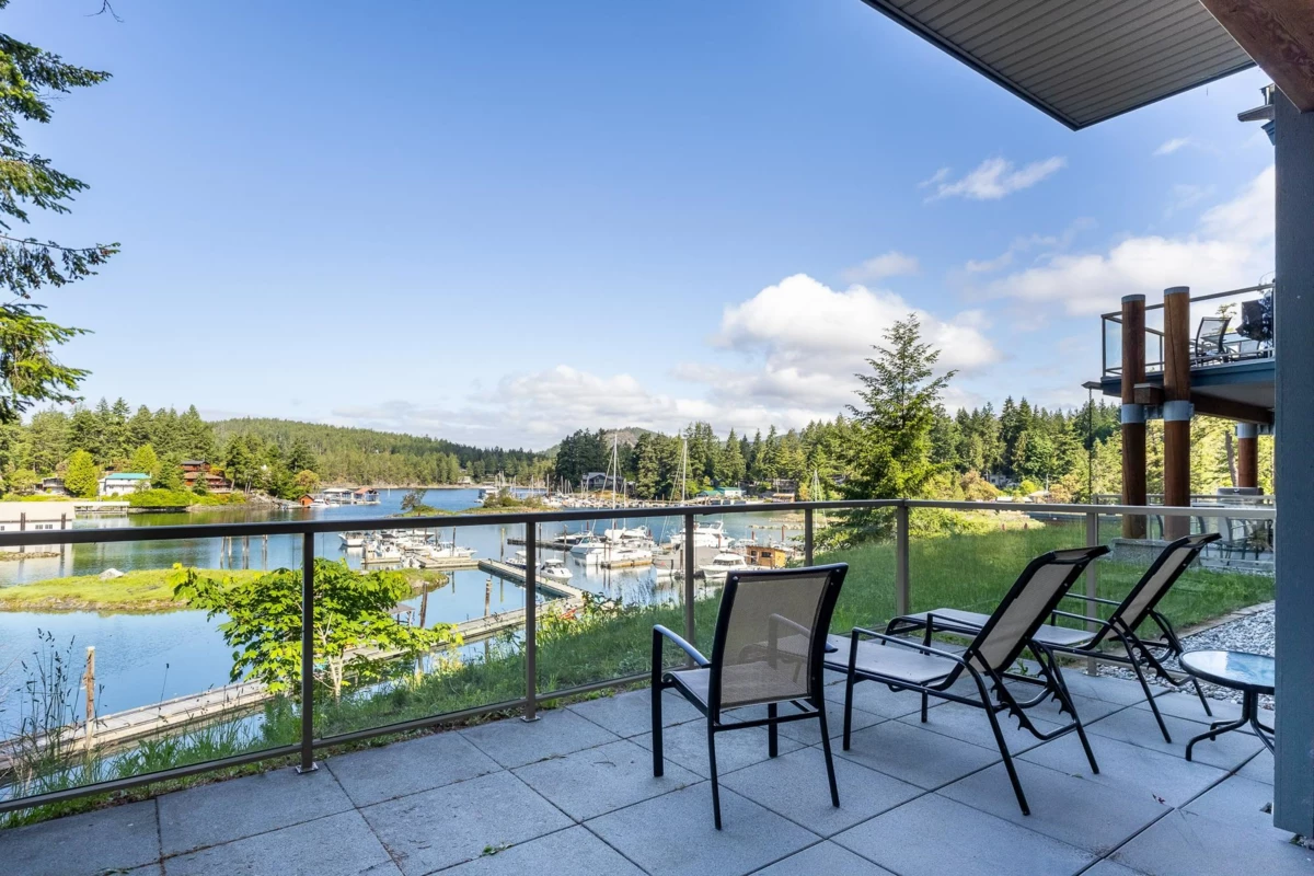 Breakfast Nook Photo of 1D 12849 Lagoon Road, Madeira Park, BC