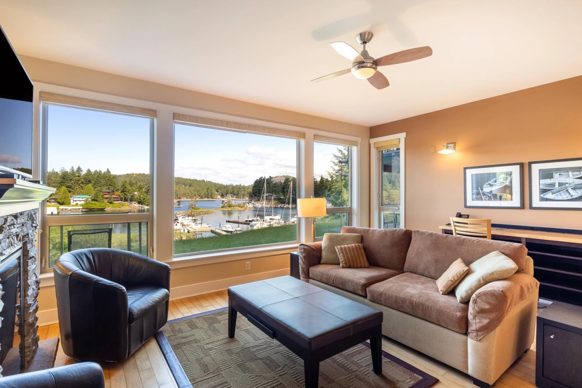 Guest Bathroom Photo of 1D 12849 Lagoon Road, Madeira Park, BC