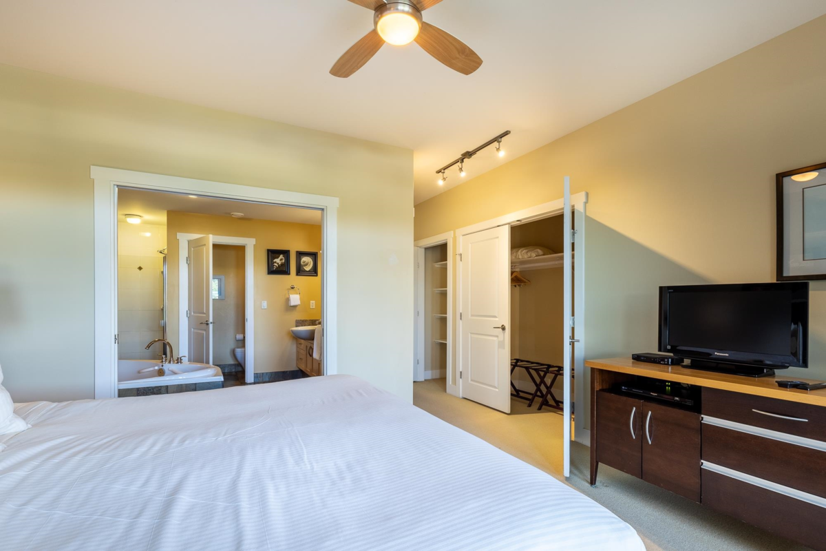 Hallway Photo of 1D 12849 Lagoon Road, Madeira Park, BC