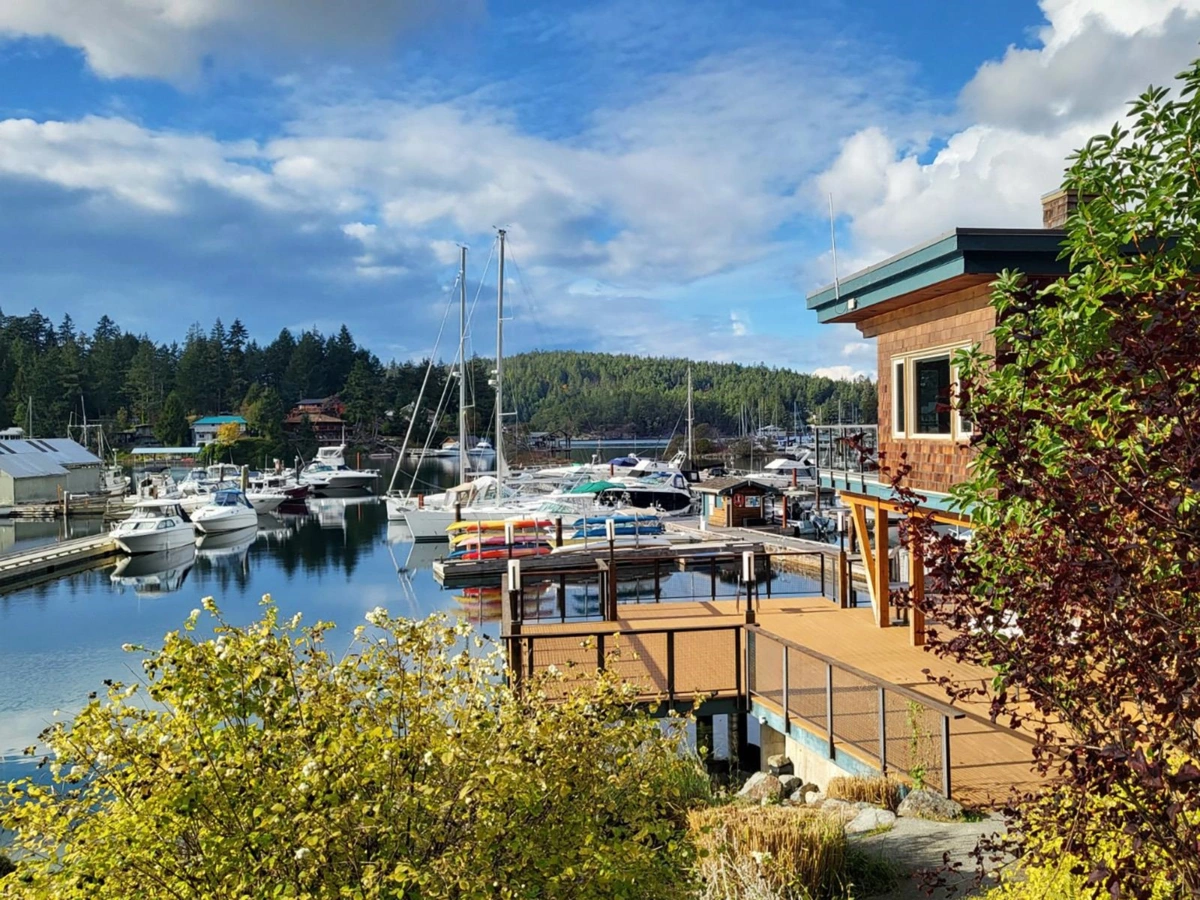Kitchen Photo of 1D 12849 Lagoon Road, Madeira Park, BC