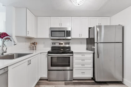 303 220 Newport Drive, Port Moody, BC, Port Moody — Apartment/Condo for sale