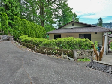 351 Metta Street, Port Moody, BC, Port moody — Single Family Residence for sale