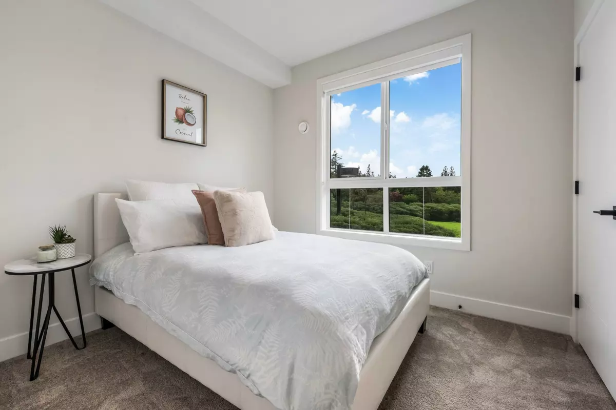 Entry Foyer Photo of 210 45505 Campus Drive, Chilliwack, BC