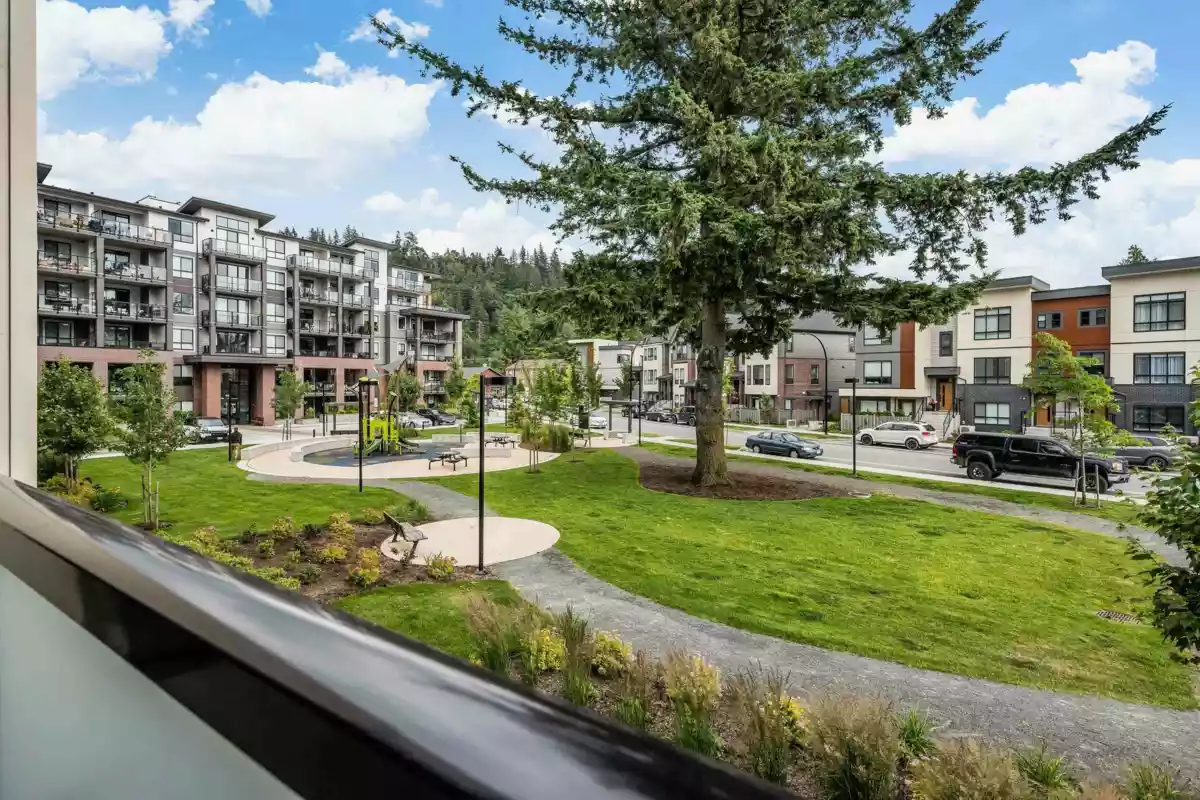 Front Yard Photo of 210 45505 Campus Drive, Chilliwack, BC