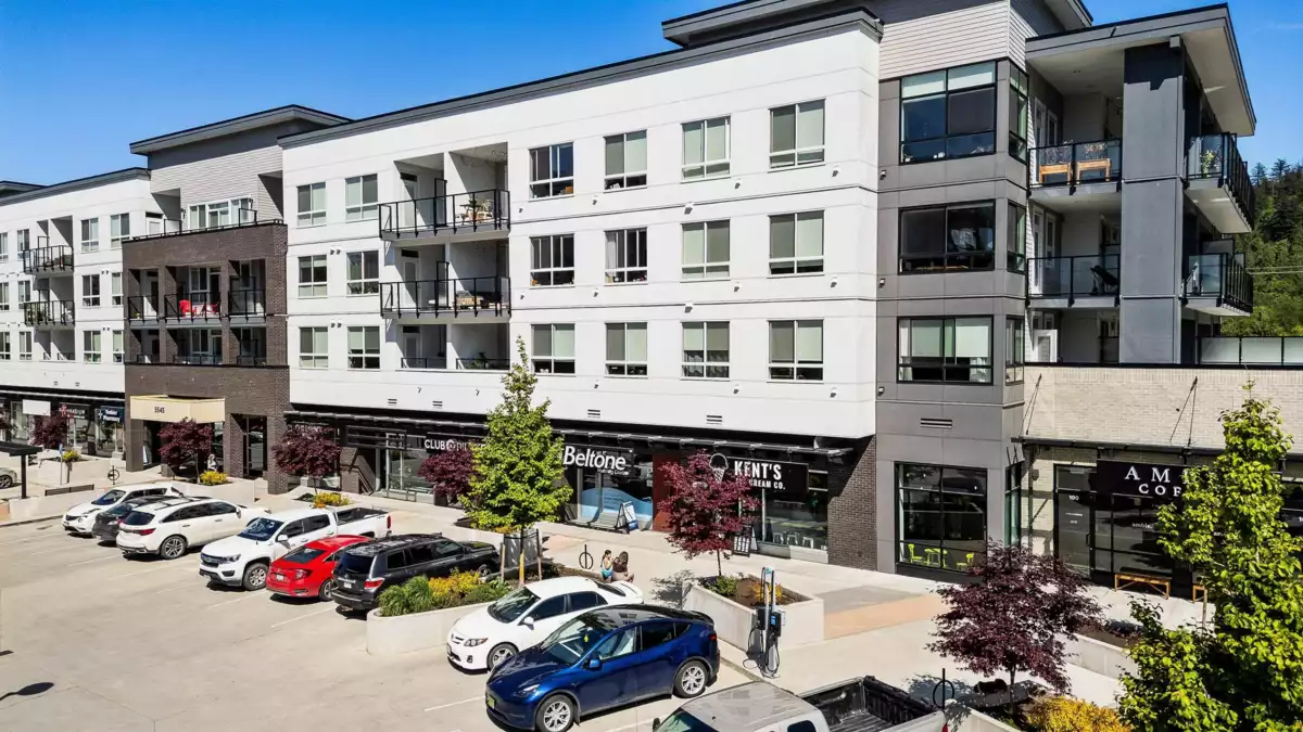 Swimming Pool Photo of 210 45505 Campus Drive, Chilliwack, BC