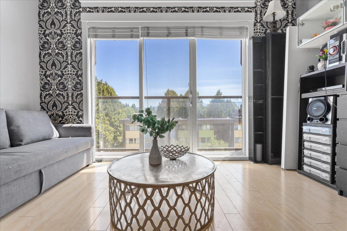 Kitchen Island Photo of 405 1975 Mccallum Road, Abbotsford, BC