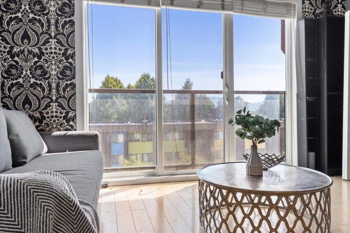 Kitchen Photo of 405 1975 Mccallum Road, Abbotsford, BC