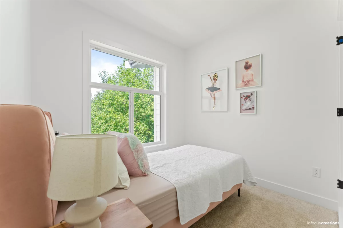 Entry Foyer Photo of 8 8924 Cedar Street, Mission, BC