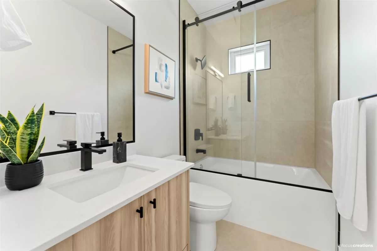 Hallway Photo of 8 8924 Cedar Street, Mission, BC