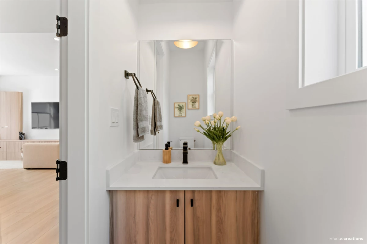 Laundry Room Photo of 8 8924 Cedar Street, Mission, BC