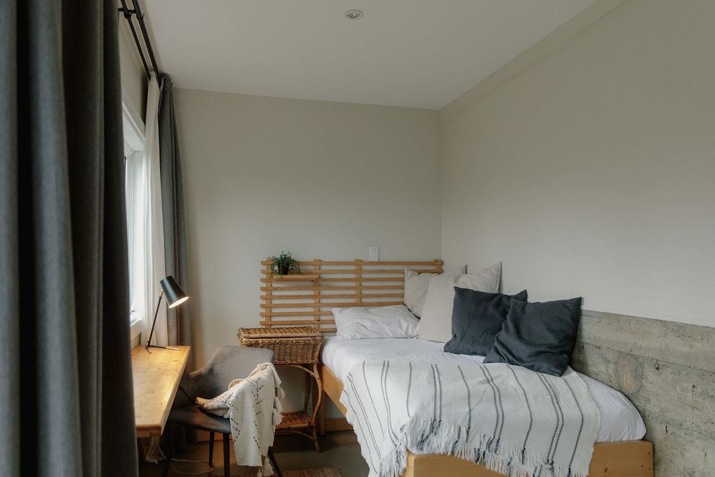 Basement Recreation Room Photo of 1380 Fernie Road, Bowen Island, BC