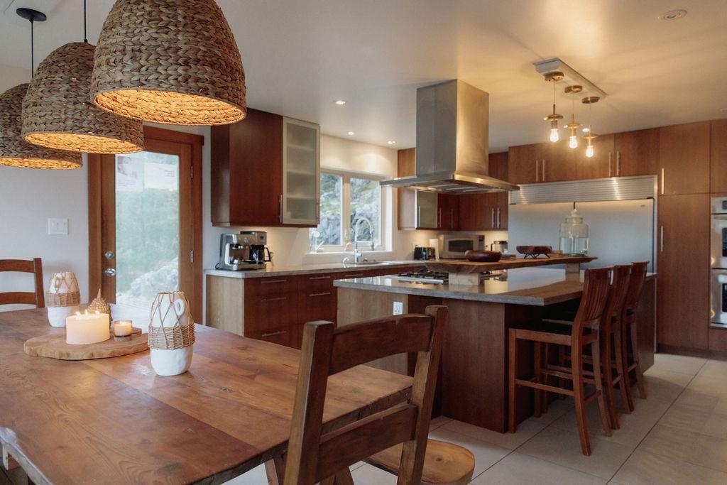 Breakfast Nook Photo of 1380 Fernie Road, Bowen Island, BC