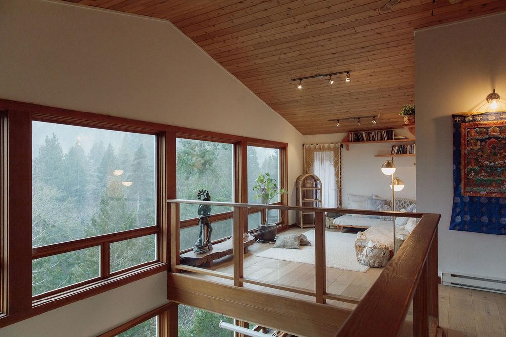 Kitchen Island Photo of 1380 Fernie Road, Bowen Island, BC