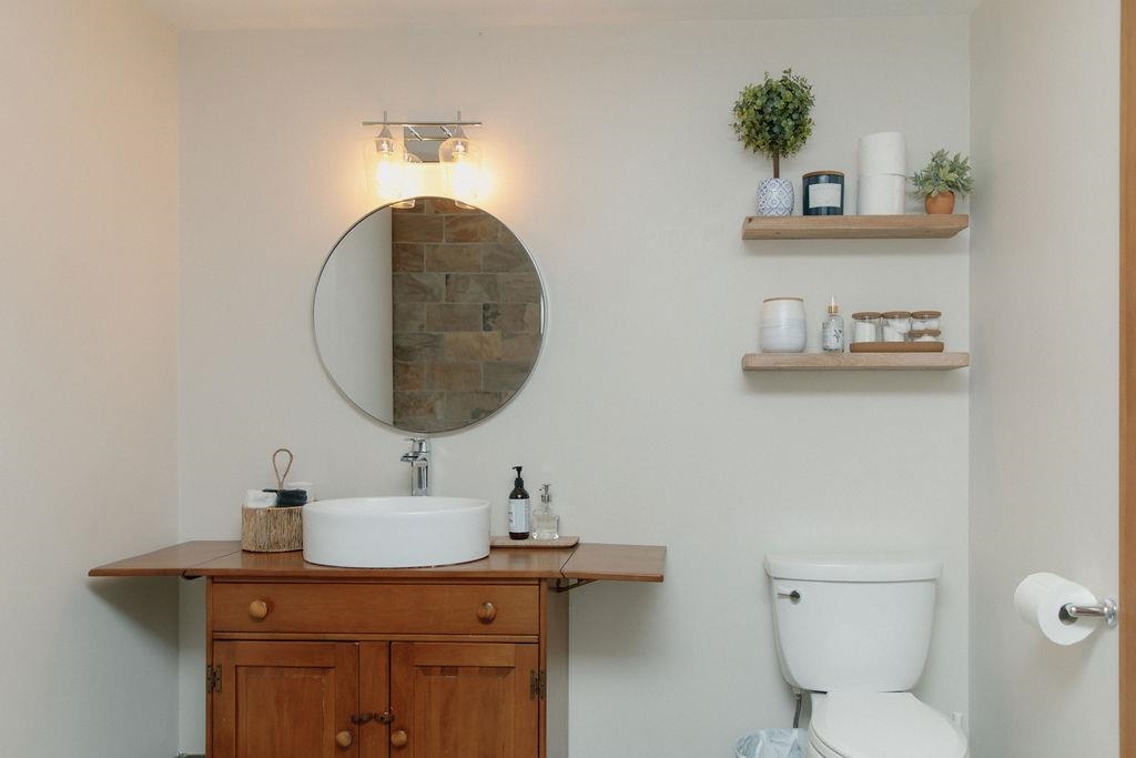 Laundry Room Photo of 1380 Fernie Road, Bowen Island, BC