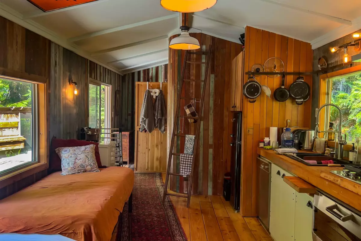 Outdoor Deck Photo of 1380 Fernie Road, Bowen Island, BC