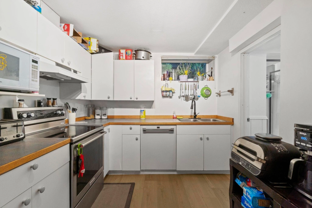 Entry Foyer Photo of 3038 Mcmillan Road, Abbotsford, BC
