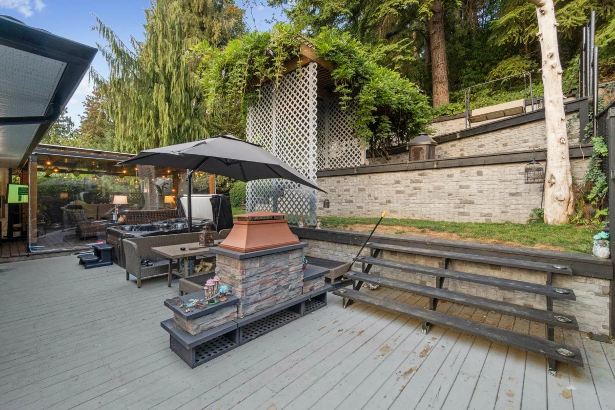 Kitchen Island Photo of 3038 Mcmillan Road, Abbotsford, BC