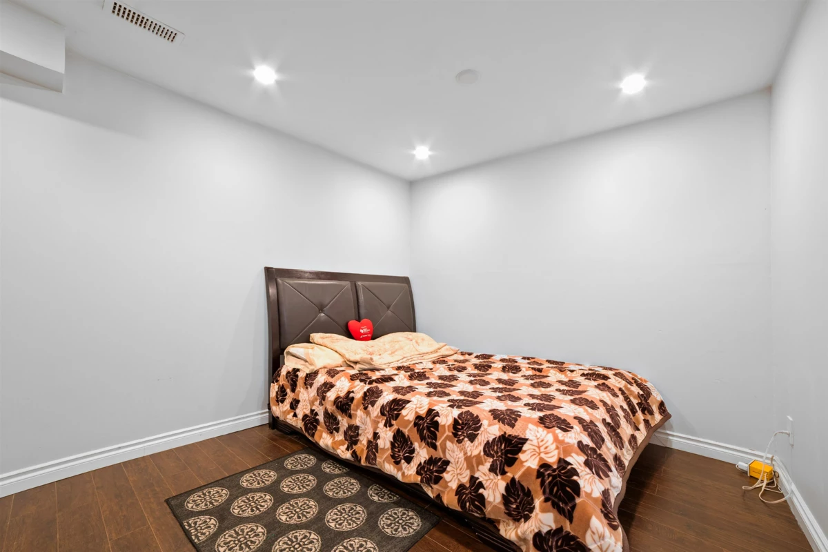 Bedroom 3 Photo of 2 3558 E 49th Avenue, Vancouver, BC