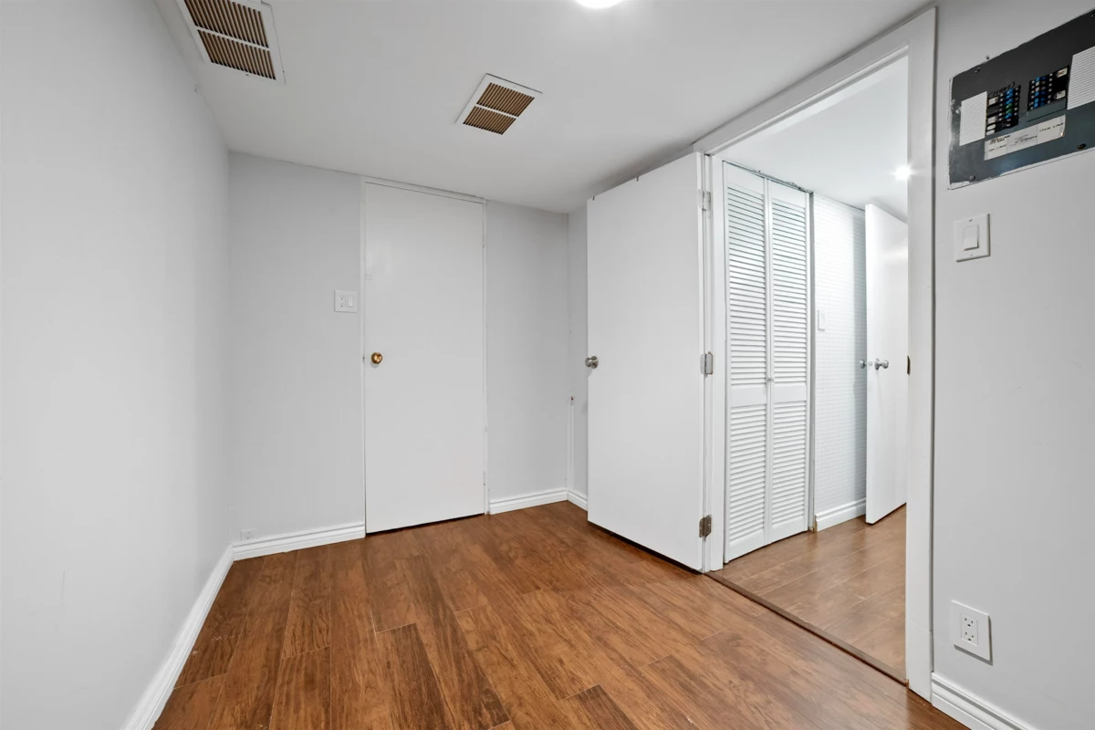 Bedroom 4 Photo of 2 3558 E 49th Avenue, Vancouver, BC