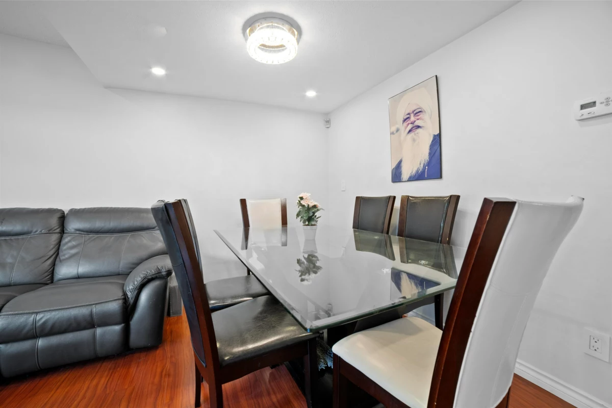 Kitchen Island Photo of 2 3558 E 49th Avenue, Vancouver, BC