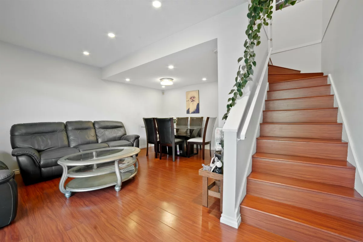 Kitchen Photo of 2 3558 E 49th Avenue, Vancouver, BC