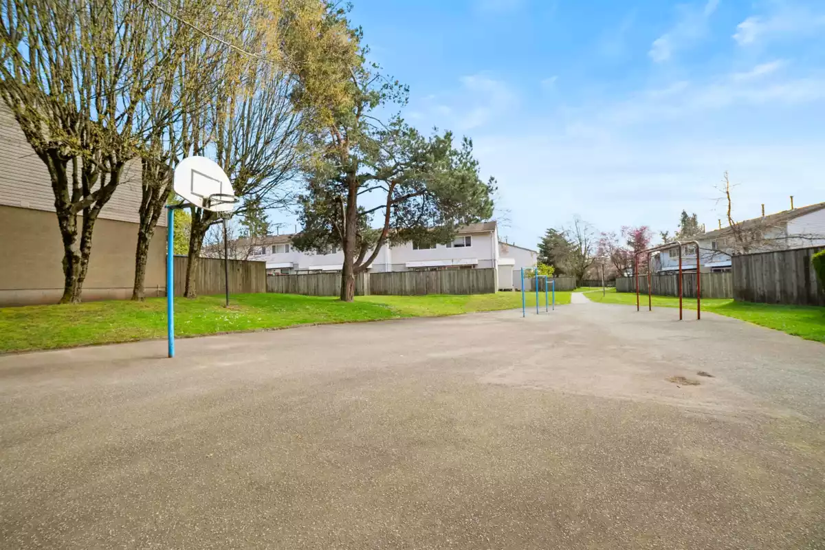 Laundry Room Photo of 2 3558 E 49th Avenue, Vancouver, BC