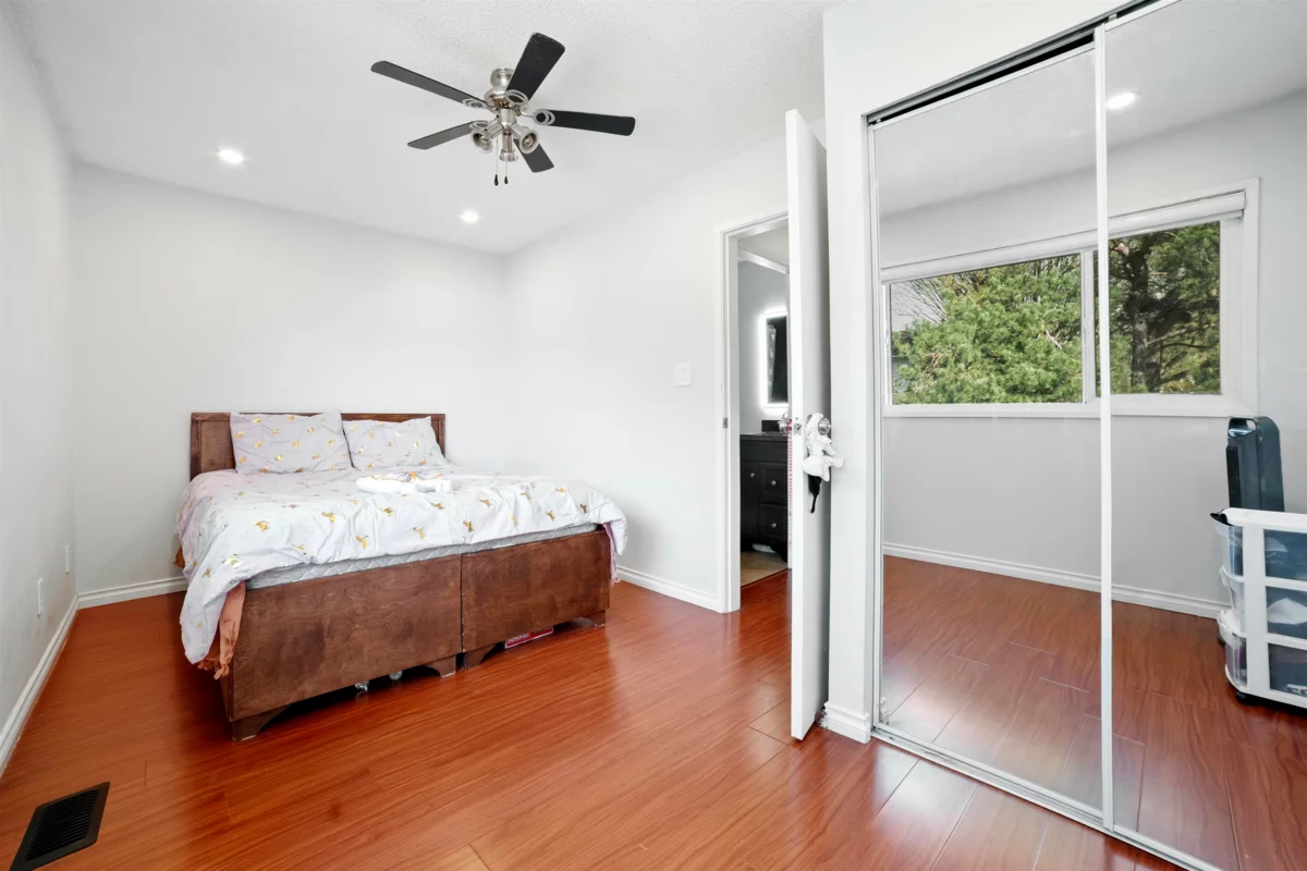 Primary Bathroom Photo of 2 3558 E 49th Avenue, Vancouver, BC