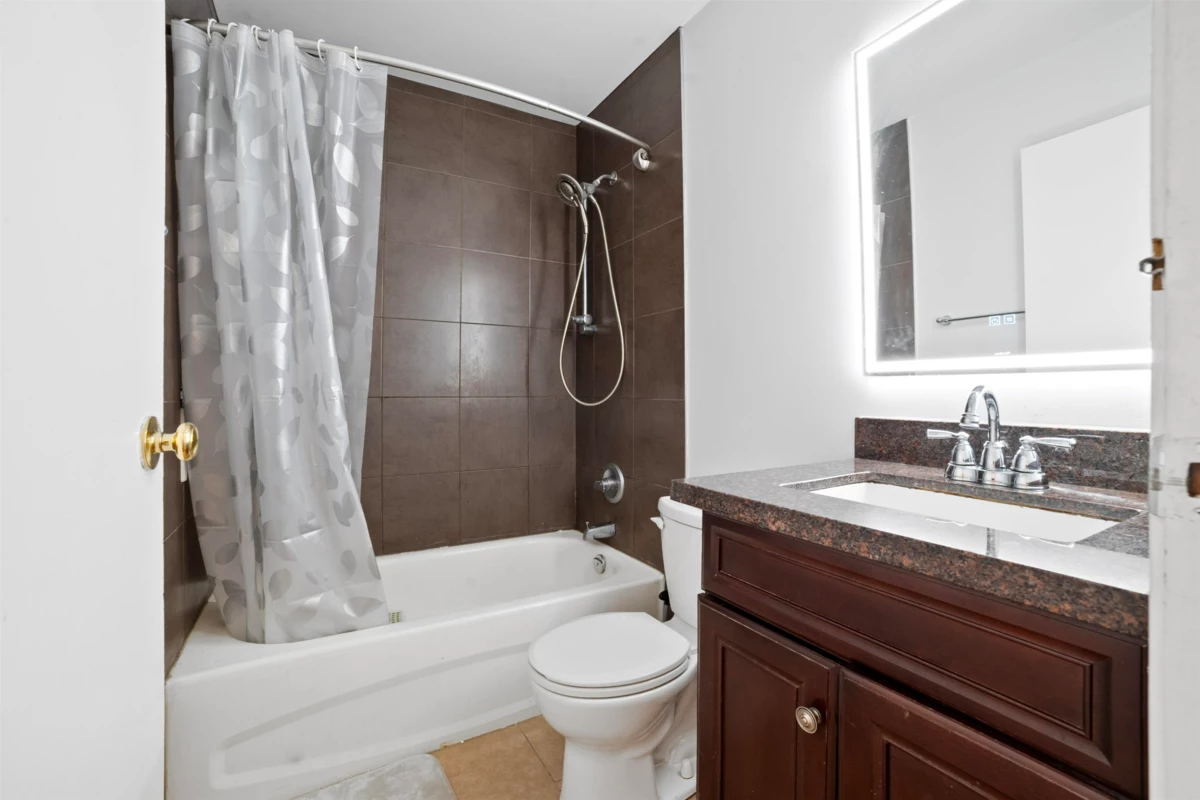 Walk-In Closet Photo of 2 3558 E 49th Avenue, Vancouver, BC