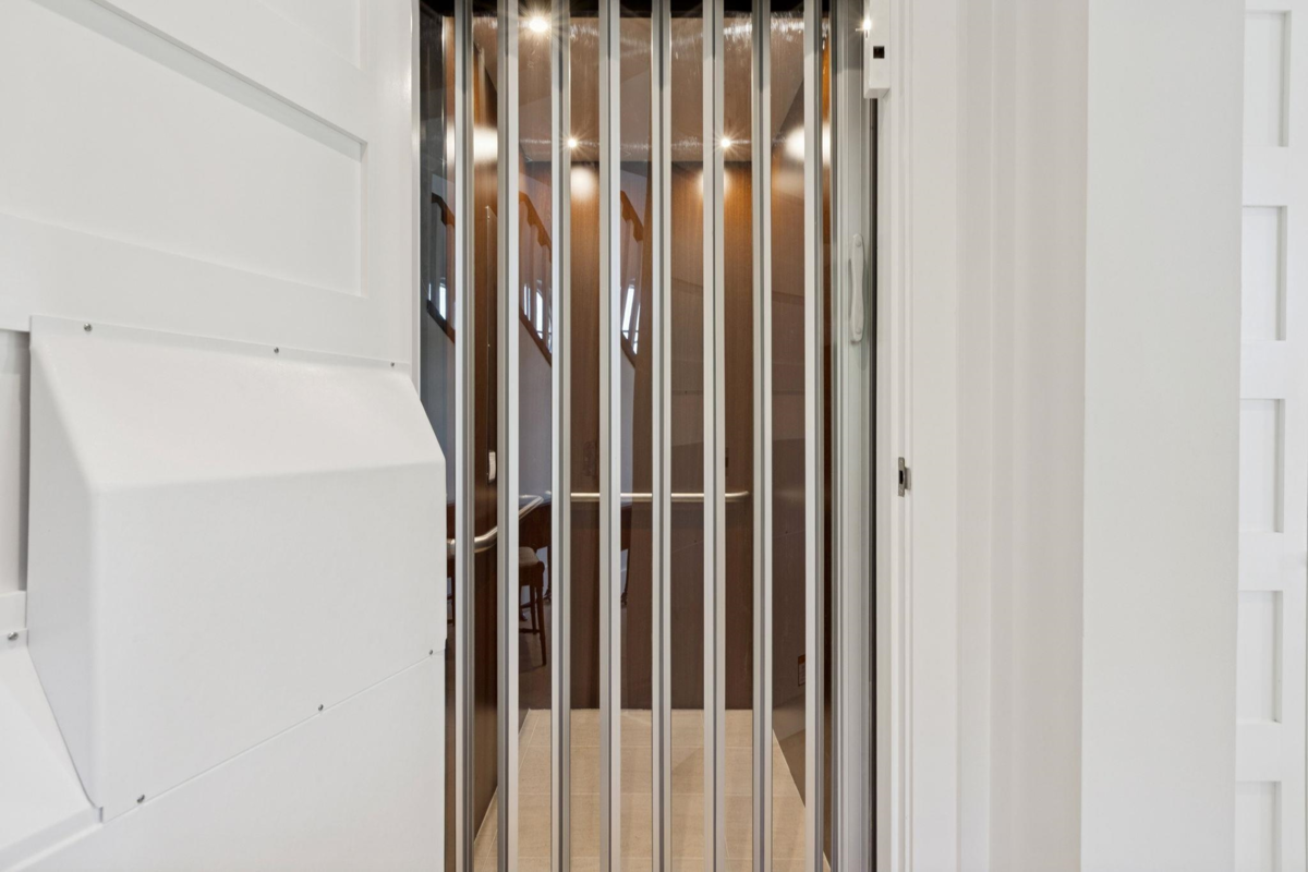 Backyard Photo of 2133 Gordon Avenue, West Vancouver, BC