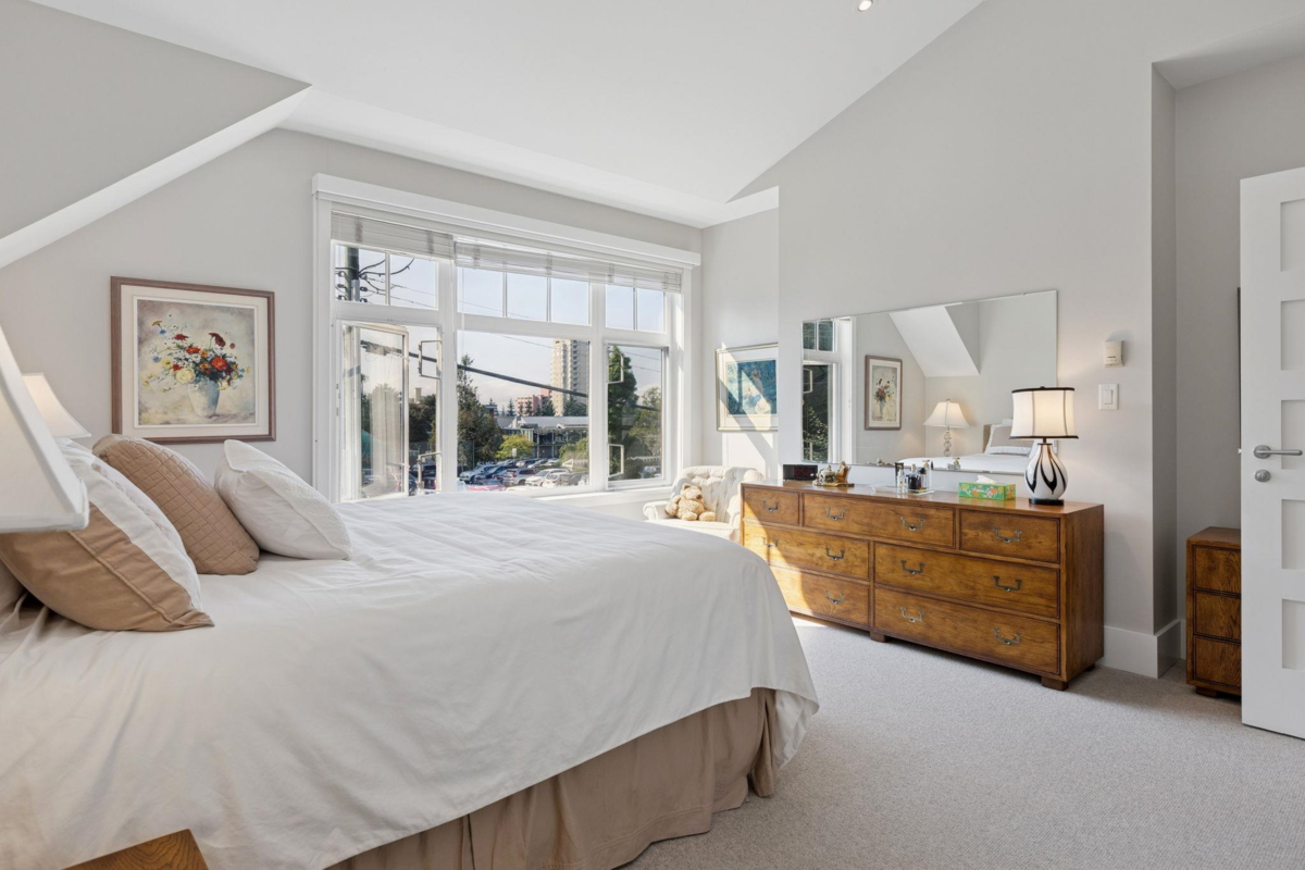 Basement Recreation Room Photo of 2133 Gordon Avenue, West Vancouver, BC