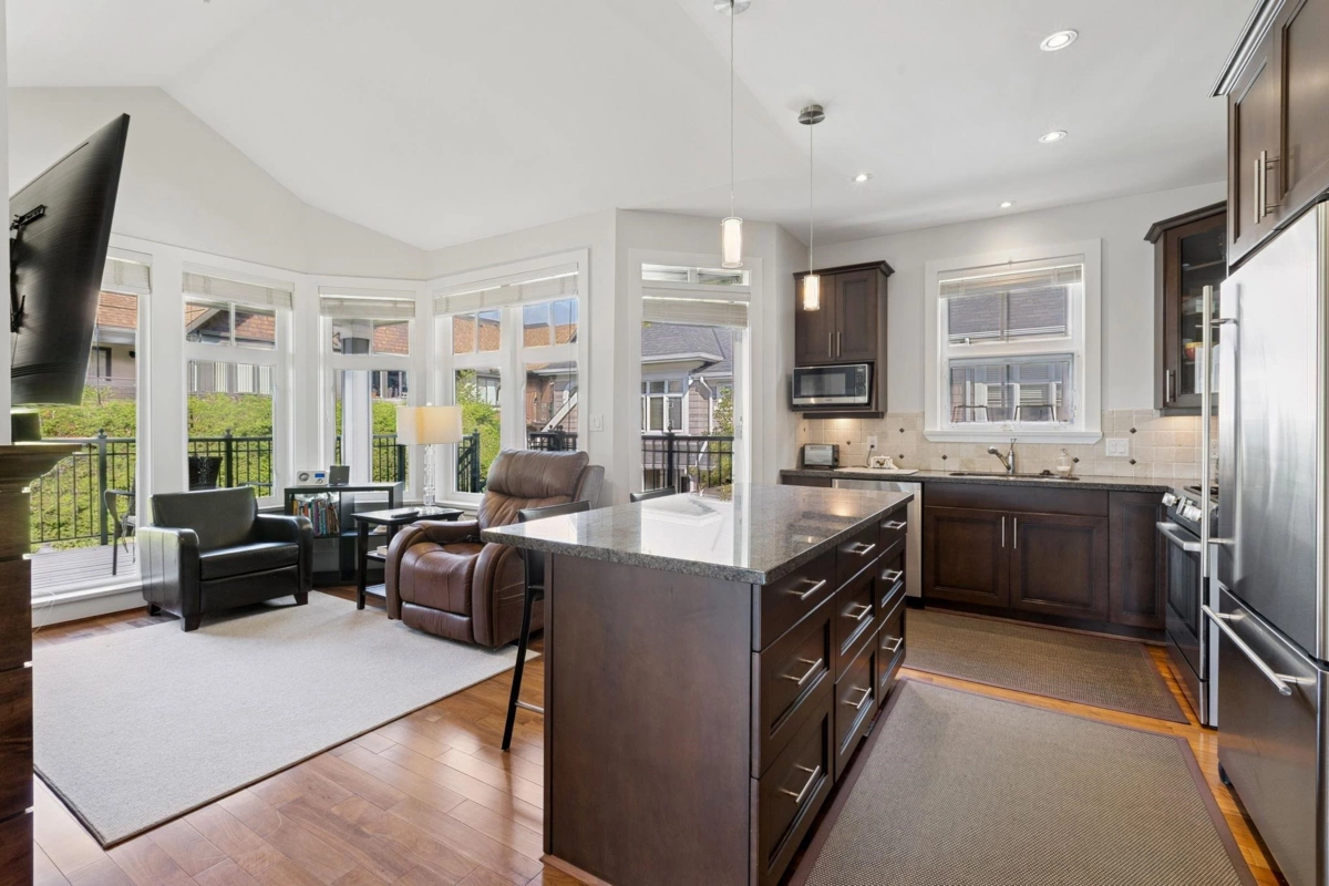 Breakfast Nook Photo of 2133 Gordon Avenue, West Vancouver, BC