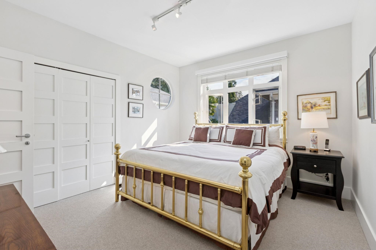 Entry Foyer Photo of 2133 Gordon Avenue, West Vancouver, BC